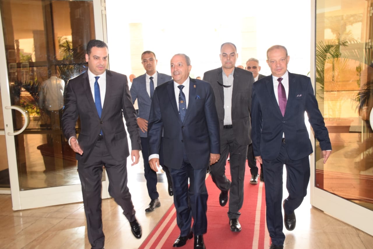 اللواء أركان حرب محب حبشي محافظ بورسعيد يصل مكتبه بديوان عام المحافظة و ...